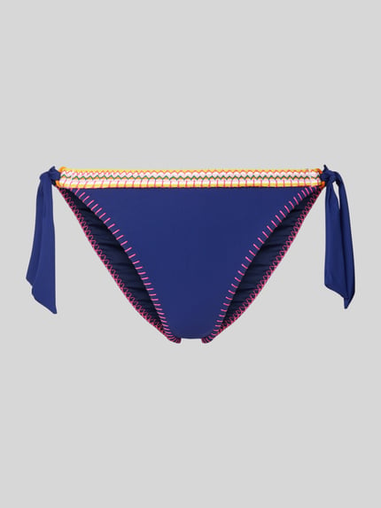 Figi bikini z bocznym wiązaniem model ‘MADIA KALANY’ Shop The Look MANNEQUINE