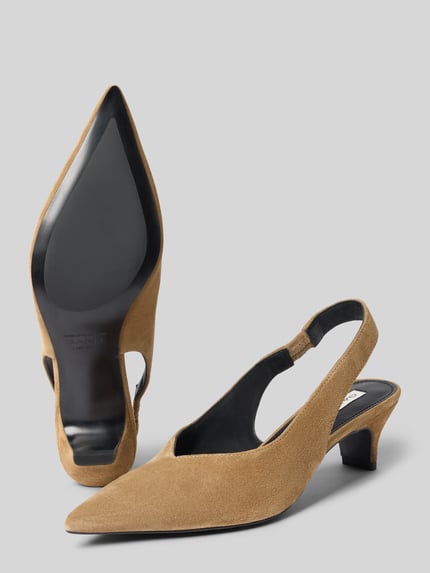 Produktfoto, czółenka skórzane Gant Pumps aus Leder Modell 'Tillbye', naturalna skóra, nosek spiczasty, elastyczny pasek, wysokość obcasa: 6 cm w rozmiarze 40, kolor beżowy, matowa tekstura.