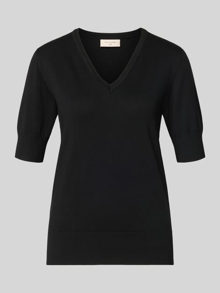 Produktfoto, Strickshirt mit V-Ausschnitt Modell 'Katie' von FREE/QUENT, schwarze Farbe, glatte Textur, Regular Fit, Viskose-Mix mit Stretch-Anteil