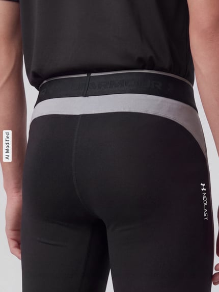Männermodel trägt schwarze Slim Fit Sportshorts mit Logo-Print von Under Armour, Herren Sportshorts, Nahaufnahme Rückansicht, KI-modifiziertes Bild.