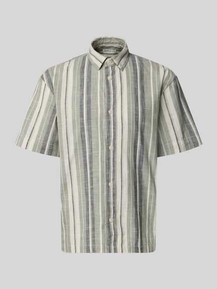 Produktfoto, Loose Fit Freizeithemd aus reiner Baumwolle von Tom Tailor Denim, Optik:Allover-Muster, gestreift, Kentkragen, einreihige Knopfleiste, Label-Applikation, Ärmelform:Kurzarm, Material:reine Baumwolle