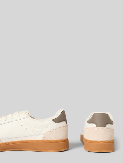 Produktfoto, Low Top Sneaker mit echtem Rindsleder von Tommy Jeans in Two-Tone-Optik, runde Schuhspitze, Velours, Label-Applikation, flache Absatzform, Schnürung, Herren, Materialverarbeitung: Velours.