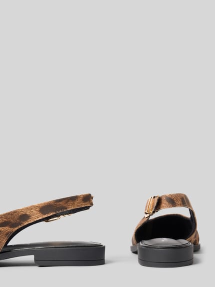 Produktfoto, Slingbacks aus echtem Veloursleder von Tamaris in Optik: Unifarben mit spitzer Schuhspitze, Blockabsatz, Label-Prägung, Slingback mit Dornschließe, leicht strukturierter Sohle, Materialverarbeitung: Velours, Material: echtes Leder
