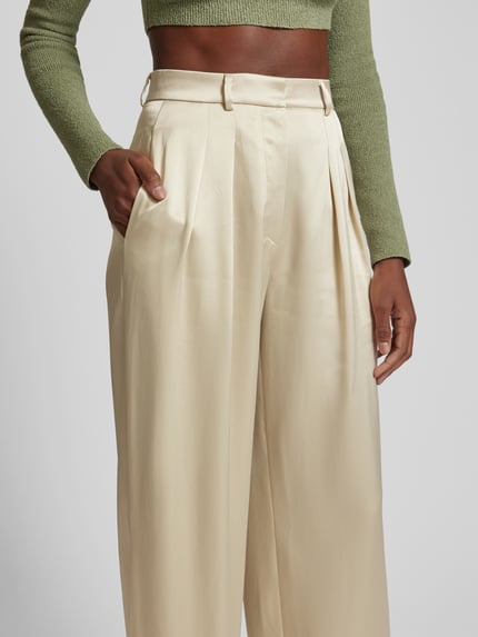 Nanushka Loose Fit Stoffhose mit Kellerfalten Sand 3