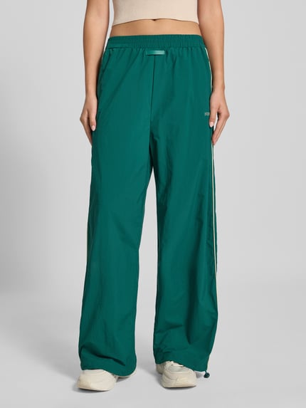 Karo Kauer Trackpants mit Label-Patch und -Print Dunkelgruen 4