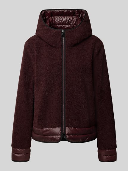 Produktfoto, Regular Fit Jacke mit Kapuze von FUCHS SCHMITT aus braunem Teddyfell, gesteppte Details, Zweiwege-Reißverschluss, Damenmodell