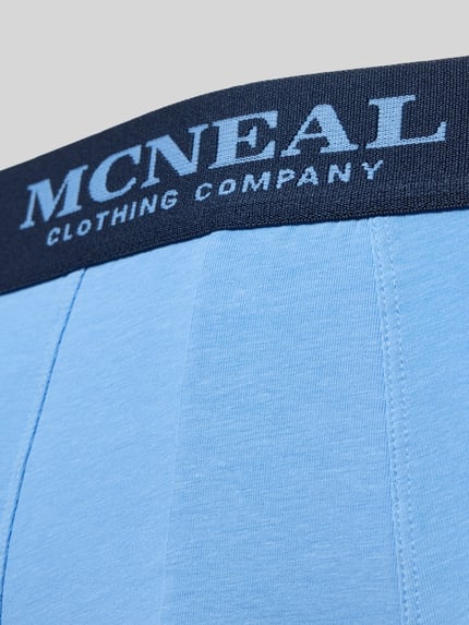 Produktfoto, Trunks mit Label-Details im 3er-Pack von MCNEAL aus Baumwoll-Elasthan-Mix in Hellblau, körpernahe Passform, elastischer Bund.