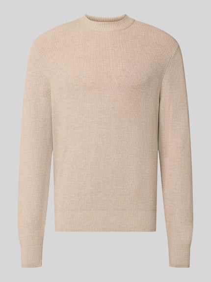 Produktfoto, beigefarbener Regular Fit Pullover aus Viskose-Mix Modell 'MATTI' von Jake*s Studio Men mit feiner Rippstruktur und glatter Oberfläche.