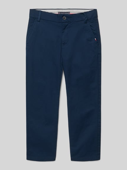 Produktfoto, Regular Fit Chino aus Baumwoll-Mix von Tommy Hilfiger Kids in Dunkelblau, unifarben, Twill-Struktur, seitliche Eingrifftaschen, Logo-Applikation.