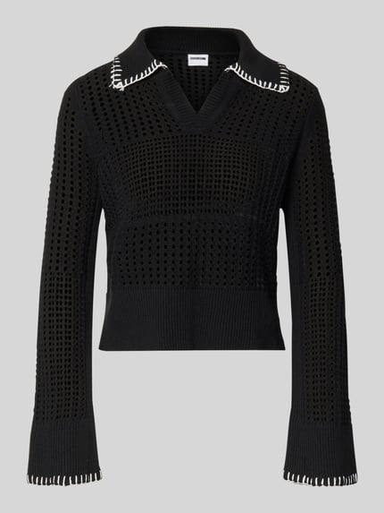 Produktfoto, Slim Fit Poloshirt in Strick-Optik Modell 'CAITLYN' von Noisy May für Damen aus schwarzem Baumwoll-Mix, semitransparent, Langärmelig, Polokragen, Ziernähte am Kragen.