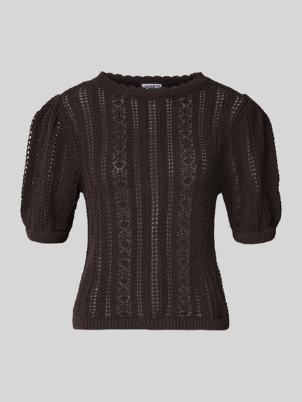 Produktfoto, Strickshirt mit Rundhalsausschnitt und Wellensaum von Jake*s Casual, mieszanka bawełny, krój regular fit, okrągły dekolt, falisty brzeg, długość tyłu w rozmiarze S 53 cm, długość rękawów w rozmiarze S 28 cm