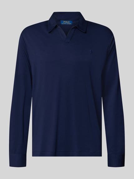 Produktfoto, dunkelblaues Slim Fit Poloshirt aus reiner Baumwolle von Polo Ralph Lauren vor grauem Hintergrund, glatte Struktur