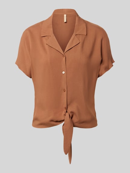 Produktfoto, Regular Fit blouse uit zuiver viscose met reverskraag, knoopsluiting, knoopdetail, model 'RADIA' van Soyaconcept