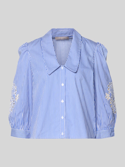 Produktfoto, Cropped Bluse mit Lochstickerei und 3/4-Arm van Christian Berg Woman Selection, puur katoen, overhemdkraag, ajourwerk, kort, blauw met witte strepen
