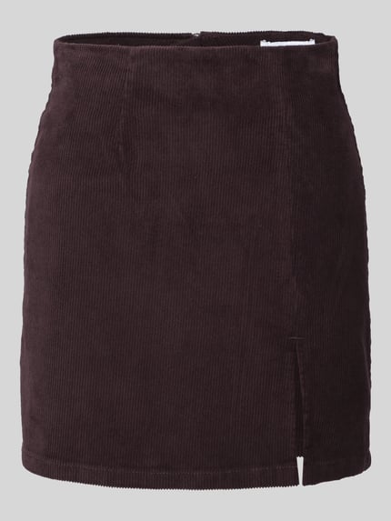 Productfoto, donkerbruine geribbelde structuur, rechte vorm, lichte split, K̂örpernaher Mini-Rock aus katoenmix model 'LULA' van VERO MODA, Dames Mini-Rok