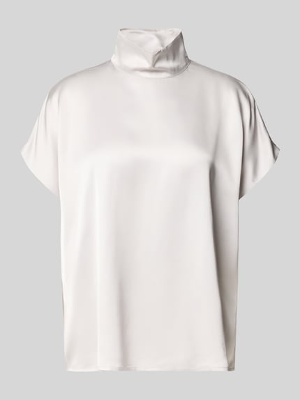Vloeiende blouse met opstaande kraag - curated by Isabelle Hartmann Shop The Look MANNEQUINE