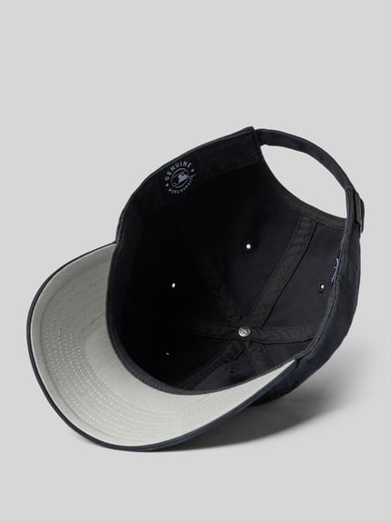 Produktfoto, Basecap aus reiner Baumwolle mit Label-Stitching von '47, klassische Passform, verstärkter Schirm, Motiv- und Logo-Stitching, eingestickte Luftlöcher, verstellbarer Verschluss, kolor czarny i szary, gładka tekstura bawełny