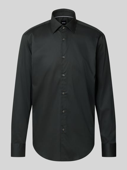 Produktfoto, Regular Fit Businesshemd mit Kentkragen von BOSS in Schwarz, unifarben mit strukturierter Webware und durchgehender Knopfleiste.