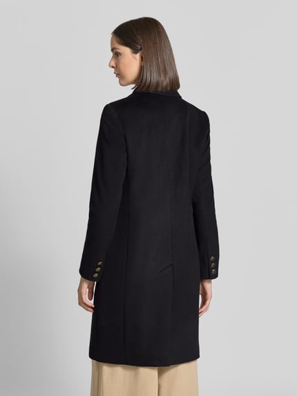 Frauenmodel trägt schwarzen Regular Fit Mantel aus Woll-Kaschmir-Mix von Lauren Ralph Lauren, glatte Struktur, Ganzkörperansicht Rückansicht.