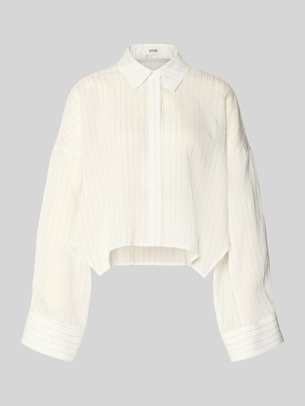Produktfoto, Relaxed Fit Bluse mit verdeckter Knopfleiste Modell 'OSHIA' von Drykorn, Lyocell-Mix, hemdenkraag, biała z delikatnymi pionowymi paskami, tekstura gładka