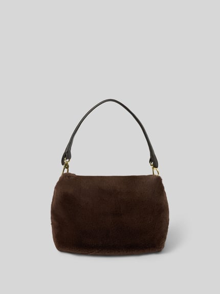 Produktfoto, Crossbody Bag aus echtem Leder Modell 'TEMI' von Abro in Braun, samtige Textur, kurzer Henkel, klar definierte Form, Hauptfach mit Überschlag, abnehmbarer Schulterriemen, Reißverschluss-Innenfach, Maße 34x24x10 cm, 110 cm Schulterriemenlänge.