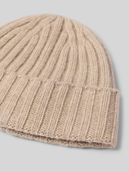 Produktfoto, Beanie in Strick-Optik von Christian Berg Men, beżowy, szeroki brzeg, imitacja dzianiny, ścieg warkoczowy, efekt prążkowania