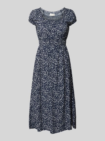 Produktfoto, Knielanges Kleid aus Viskose im Allover-Look von Apricot, ciemnogranatowe z białym wzorem, krój taliowany, okrągły dekolt, długość do kolan, czysta wiskoza, długość tyłu w rozmiarze S: 106 cm, szerokość w rozmiarze S: 43 cm, długość rękawa w rozmiarze S: 11 cm