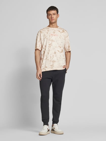 GUESS Activewear T-Shirt mit Label-Print Modell 'MUSCARI' Beige 1