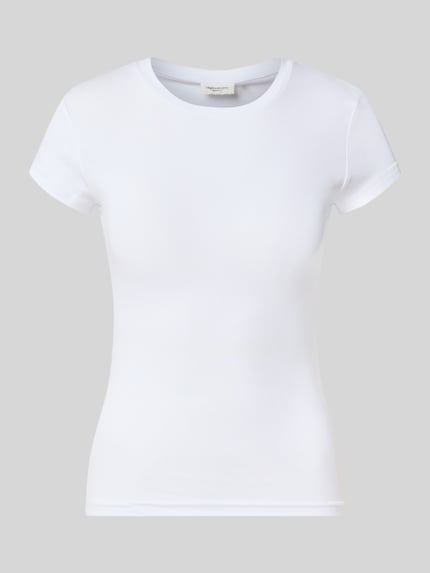 Produktfoto, Skinny Fit T-Shirt aus Baumwoll-Mix von Gina Tricot in Weiß, Rundhalsausschnitt, kurzärmelig, glatte Textur, schlichte Optik