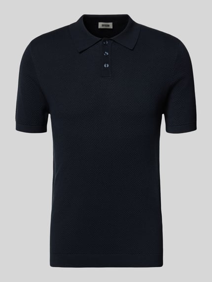 Produktfoto, Slim Fit poloshirt model 'Triton' van Drykorn, dames poloshirt van puur katoen met polokraag, korte mouwen, structuurpatroon, ruglengte bij maat M 67 cm