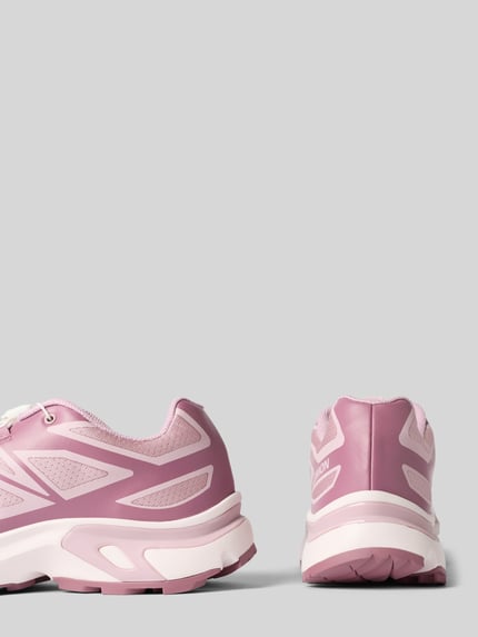 Productfoto, Sneaker met geprofileerde zool model 'XT-EVR' van Salomon, dames sneakers in roze met afgeronde punt en vetersluiting, hakhoogte 3 cm, schachthoogte 5 cm, schachtbreedte 6 cm