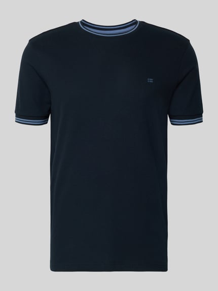 Produktfoto, T-shirt mit Strukturmuster und Rundhalsausschnitt von Christian Berg Men, mieszanka bawełny i elastanu, krój regular fit, okrągły dekolt, długość tyłu w rozmiarze M: 70 cm, kolor ciemnogranatowy, prosta forma, subtelna faktura