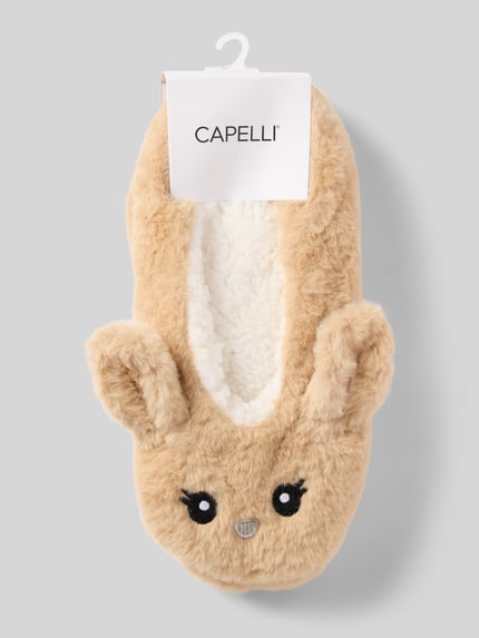 Produktfoto, Hausschuhe aus Kunstfell in Schlupfform von CAPELLI NEW YORK, beige, flauschige Textur, mit Anti-Rutsch-Sohle und Hasenohren, Damen Hausschuhe