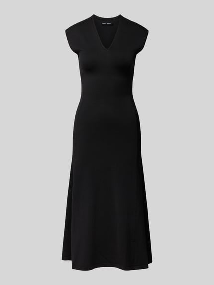 Produktfoto, schwarzes Kleid aus Viskose-Mix Modell 'CANELONS' von MANGO, taillierte Passform, ärmellos, V-Ausschnitt, Midilänge.