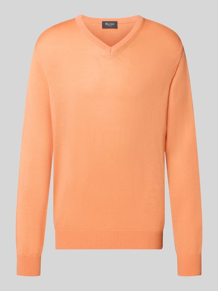 Produktfoto, Regular Fit Strickpullover aus reiner Schurwolle von MAERZ Muenchen w kolorze jasnopomarańczowym, gładka faktura, prążkowane wykończenia, Dekolt w serek, krój regular fit, żywa wełna, długość tyłu 67 cm, długość rękawa 67 cm, rozmiar 50