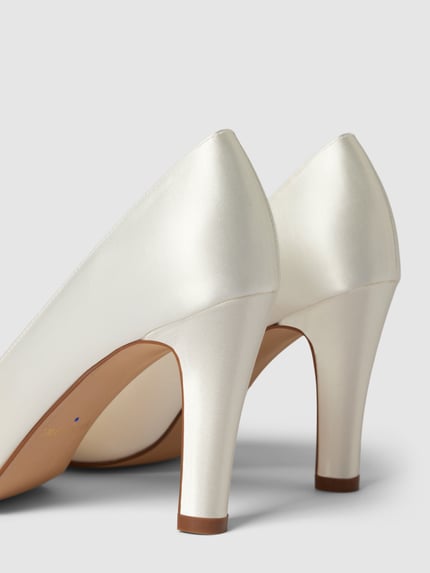 Rainbow Club Pumps mit spitzer Form Modell 'FERA' Offwhite 2