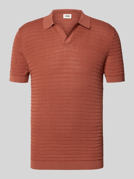 Produktfoto, Slim Fit Poloshirt mit V-Ausschnitt Modell 'Braian' von Drykorn aus reiner Baumwolle, rostroter Farbton, Strukturmuster