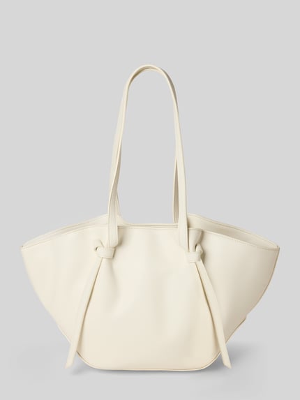 Produktfoto, Shopper mit Label-Detail Modell 'RYD' von Seidenfelt, cremefarbener Damen Shopper mit Hauptfach, Reißverschluss, Schulterriemen, Maße: Breite 40 cm, Länge 23 cm, Tiefe 12 cm, Riemenlänge 59 cm, glatte Oberfläche mit dezenten Nähten