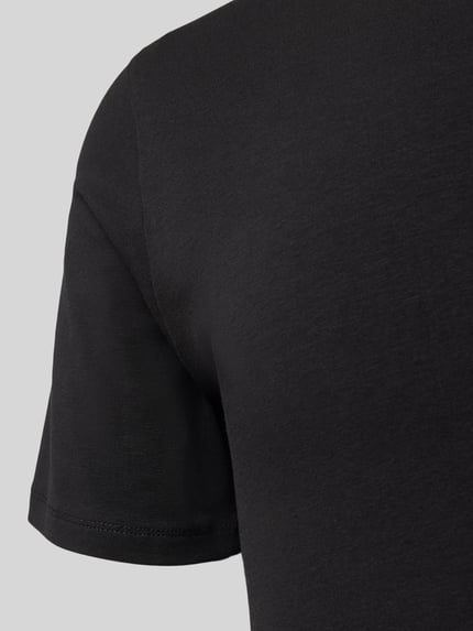 Produktfoto, T-shirt z okrągłym dekoltem od MCNEAL, mieszanka bawełny i elastanu, krój slim fit, jednolita czarna faktura.