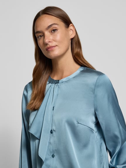 Christian Berg Woman Selection Regular Fit Satinbluse mit Volant Rauchblau 3