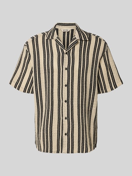 Produktfoto, Regular Fit Freizeithemd aus Baumwoll-Mix Modell 'DANI' von Only & Sons mit Optik:Allover-Muster, gestreift, Stricktextur, einreihige Knopfleiste, Reverskragen, Kurzarm, natürliche Farben