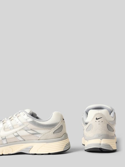Productfoto, Sneaker met Logo-Detail van Nike in beige en grijs, geprofileerde zool, afgeronde pasvorm, vetersluiting, dames, hakhoogte maat 9,5: 5 cm, schachthoogte: 8 cm, schachtbreedte: 7 cm