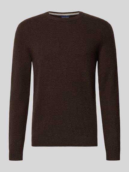 Produktfoto, Kaschmirpullover mit gerippten Abschlüssen von Christian Berg Men in Dunkelbraun, gerader Schnitt, Rundhalsausschnitt, reine Kaschmirstruktur