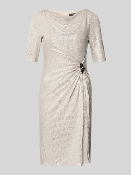 Produktfoto, Knielanges Cocktailkleid mit Wasserfall-Ausschnitt von Vera Mont in hellem Beige mit dezentem Glanz, taillierte Passform, Raffungen, strukturierte Textur