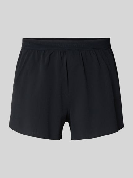 Produktfoto, schwarze Herren Shorts mit elastischem Bund, Material-Mix mit Stretch-Anteil, Regular-Fit, Modell 'SENSE AERO' von Salomon, Bundweite 39 cm, Innenbeinlänge 7 cm, glatte Textur
