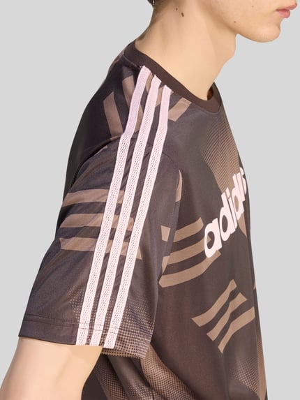 adidas Originals Regular Fit T-Shirt mit Label Schriftzug Dunkelbraun 6