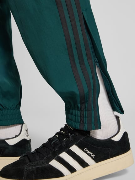 adidas Originals Sweatpants mit elastischem Bund Dunkelgruen 3