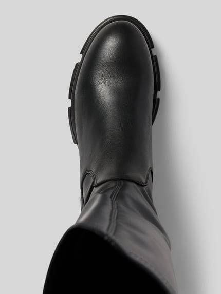 Produktfoto, Stiefel aus Leder-Mix mit Logo-Detail von Copenhagen, czarny, zaokrąglony czubek, profilowana podeszwa, mieszanka skóry, detal z logo, wysokość obcasa w rozmiarze 40: 4 cm, wysokość cholewki w rozmiarze 40: 43 cm, szerokość cholewki w rozmiarze 40: 18 cm