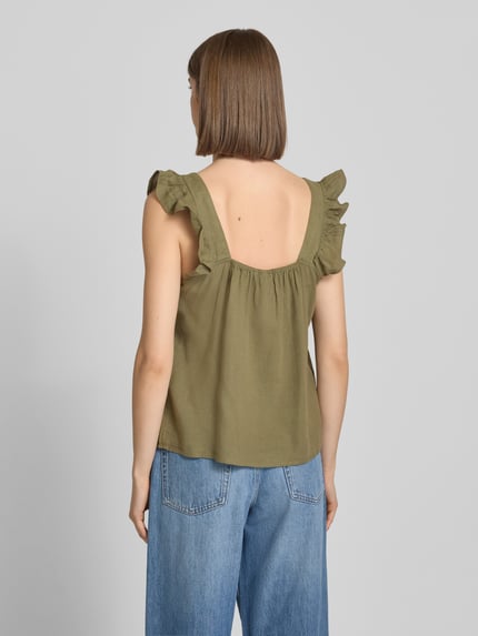 Vrouwenmodel draagt Regular Fit Blusentop aus Baumwoll-Leinen-Mix Modell 'PIA' van Pieces, look: effen, mix van katoen en linnen, applicatie met ruches, plooien, elastische band, brede bandjes, vierkante hals, Ganzkörperansicht Rückansicht.