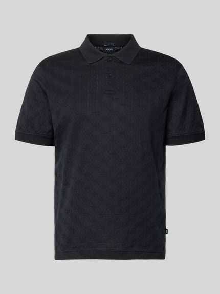 Produktfoto, Modern Fit Poloshirt mit Strukturmuster Modell 'Roberto' von JOOP! Collection, bawełna, kołnierzyk polo, listwa guzikowa, fakturowany wzór, detal z logo, długość tyłu w rozmiarze M: 68 cm